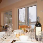 4 Personen Mit Kanu, Kaminofen Und Herrlichem Seeblick In Otterndorf
