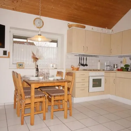 Ferienhaus 4 Personen Mit Kanu, Kaminofen Und Herrlichem Seeblick In *