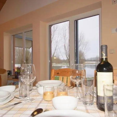 4 Personen Mit Kanu, Kaminofen Und Herrlichem Seeblick In Otterndorf