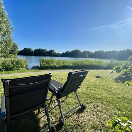 Ferienhaus 4 Personen Mit Kanu, Kaminofen Und Herrlichem Seeblick In *